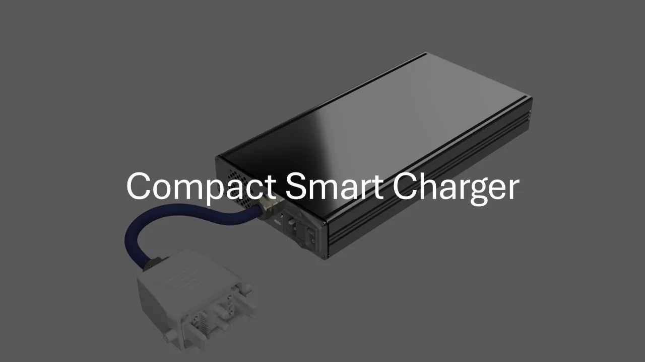 Der Compact Charger mit Stäubli-CombiTac-Stecker und Kabel